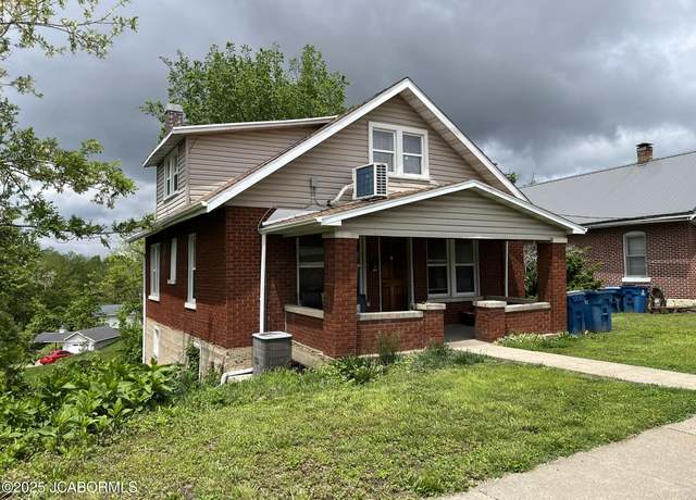 Property at 1014 Jefferson St, Jefferson City, MO 65101, 3 beds, 2 baths