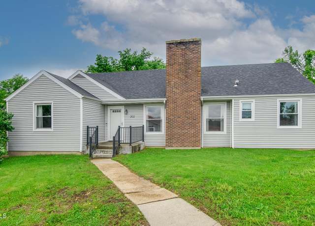 Property at 202 S Fourth St, Linn, MO 65051, 3 beds, 1.5 baths