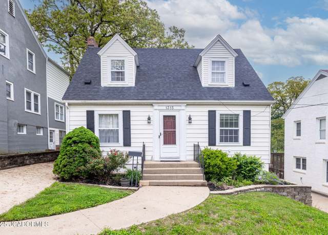 Property at 1315 Moreland Ave, Jefferson City, MO 65101, 3 beds, 1.5 baths