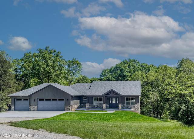 Property at 3 Echo Bluff Ln, Holts Summit, MO 65043, 3 beds, 2.5 baths