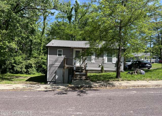 Property at 701 W Chestnut St, Fulton, MO 65251, 2 beds, 1 bath