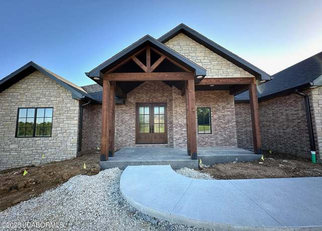 Property at 3521 Gettysburg Pl, Jefferson City, MO 65109, 5 beds, 3.5 baths