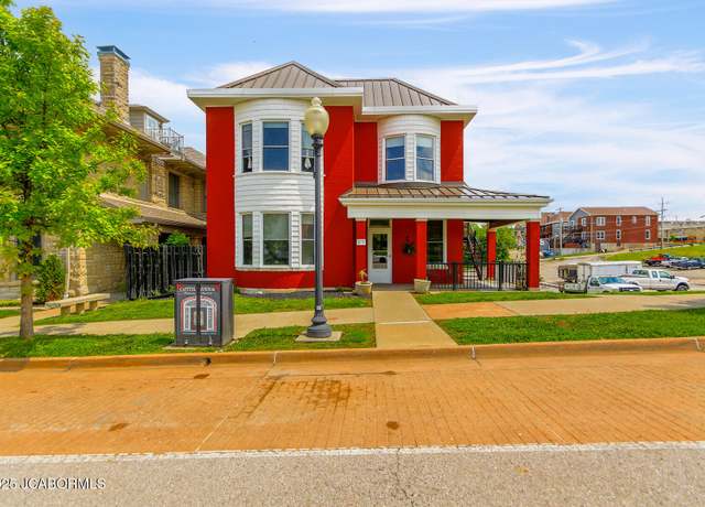 Property at 615 E Capitol Ave, Jefferson City, MO 65101, 4 beds, 2.5 baths