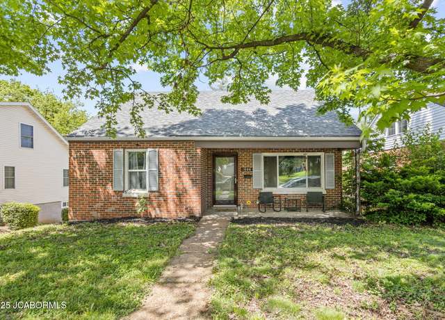 Property at 1006 Laurel Dr, Jefferson City, MO 65109, 4 beds, 1.5 baths