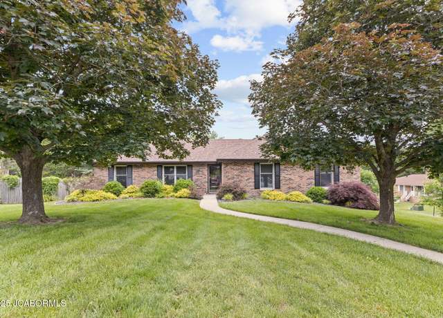 Property at 2200 Tower Dr, Jefferson City, MO 65109, 5 beds, 3 baths