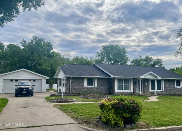 Property at 1119 Major Dr, Jefferson City, MO 65101, 3 beds, 2.5 baths