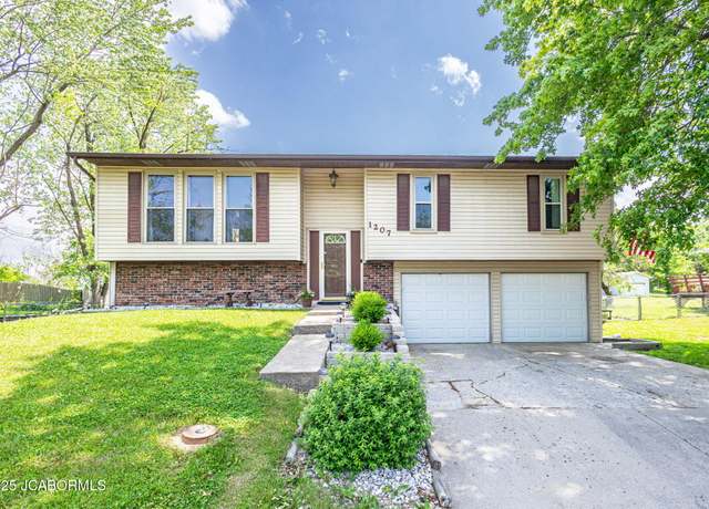 Property at 1207 Fairland Dr, Jefferson City, MO 65109, 3 beds, 2 baths