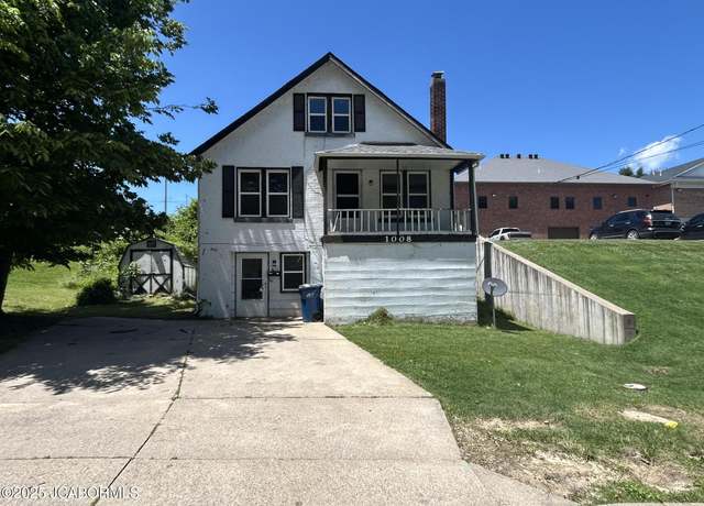 Property at 1008 Poplar St, Jefferson City, MO 65101, 3 beds, 1 bath