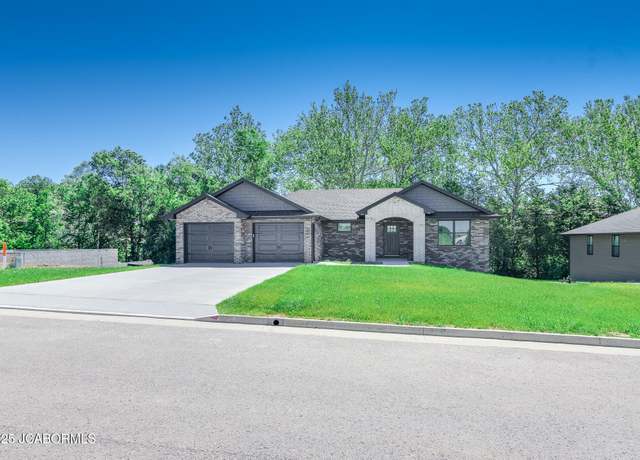 Property at 1502 Summerfield Dr, Jefferson City, MO 65109, 3 beds, 2 baths