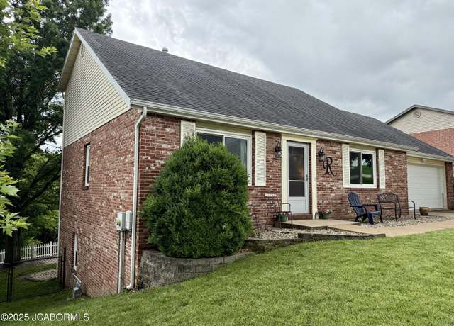 Property at 2411 Courtyard Dr, Jefferson City, MO 65109, 4 beds, 3.5 baths