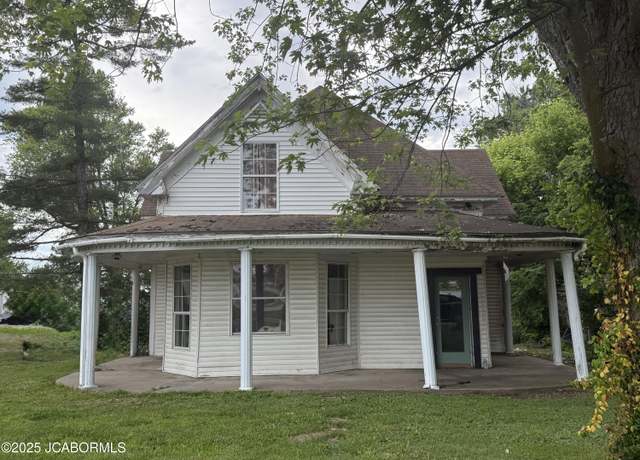 Property at 231 Elm Ave, New Bloomfield, MO 65063, 3 beds, 1 bath