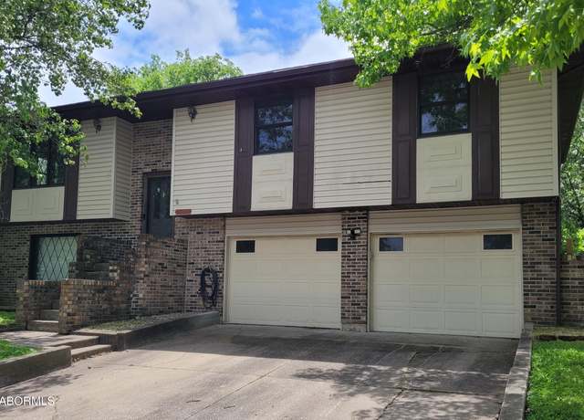 Property at 4417 Village Dr, Jefferson City, MO 65109, 3 beds, 2.5 baths