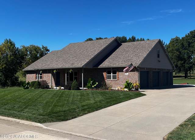 Property at 300 Quail Hollow Dr, California, MO 65018, 5 beds, 4 baths