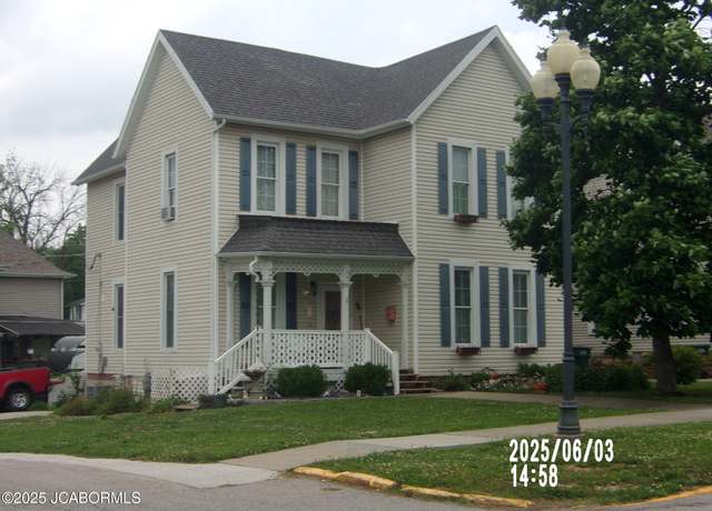 Property at 801 Court St, Fulton, MO 65251, 4 beds, 2 baths