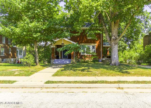 Property at 1612 W Main St, Jefferson City, MO 65109, 4 beds, 3 baths