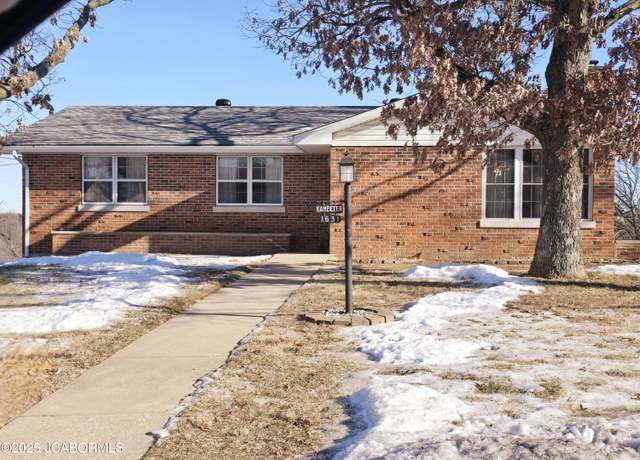 Property at 1631 Tanner Bridge Rd, Jefferson City, MO 65101, 3 beds, 2 baths