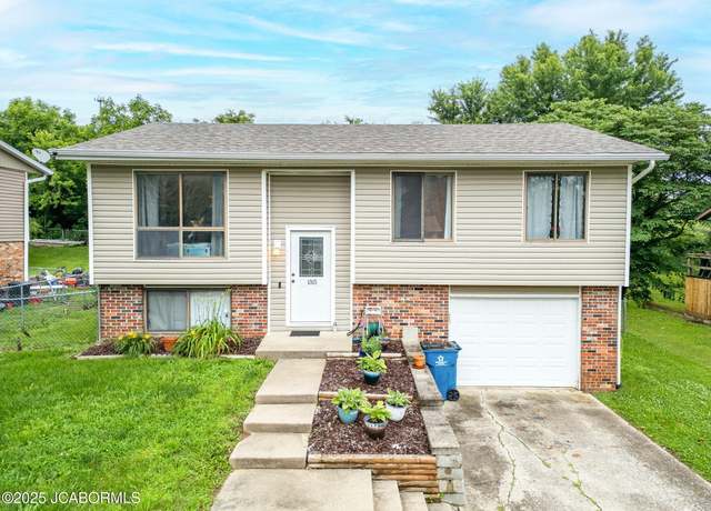 Property at 1315 Grandview Dr, Jefferson City, MO 65109, 3 beds, 1.5 baths