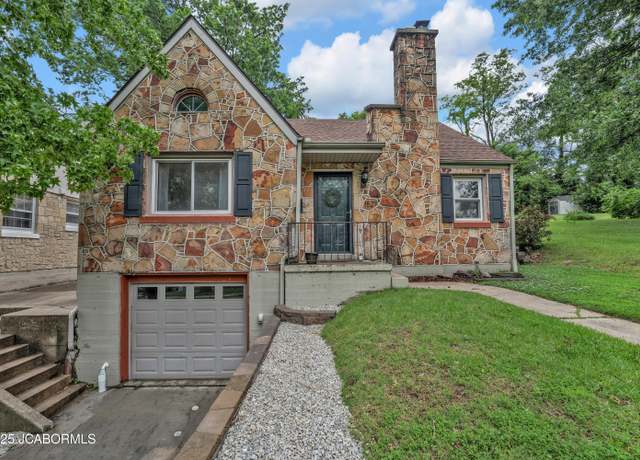 Property at 1527 Hayselton Dr, Jefferson City, MO 65109, 3 beds, 2 baths