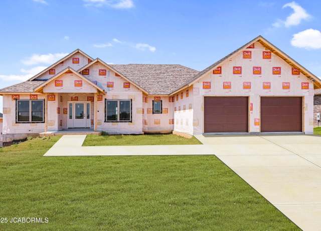 Property at 206 Pioneer Trail Dr, Jefferson City, MO 65109, 4 beds, 2 baths