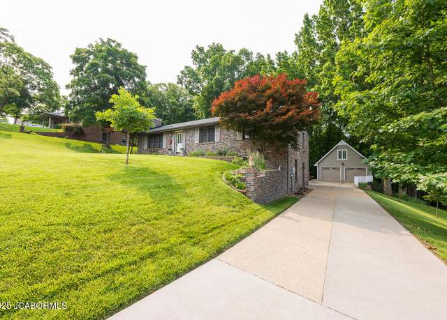 Property at 209 Carl Ln, Jefferson City, MO 65101, 5 beds, 3 baths