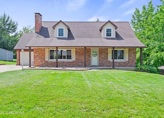 Property at 2007 W Edgewood Dr, Jefferson City, MO 65109, 4 beds, 2.5 baths