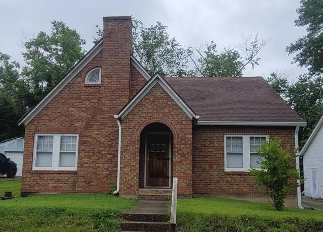 Property at 834 Center St, Fulton, MO 65251, 3 beds, 1.5 baths