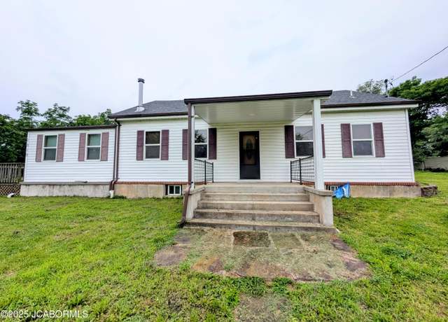 Property at 1313 Marion St, Centertown, MO 65023, 2 beds, 2.5 baths