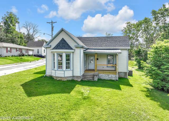 Property at 822 Center St, Fulton, MO 65251, 3 beds, 2 baths