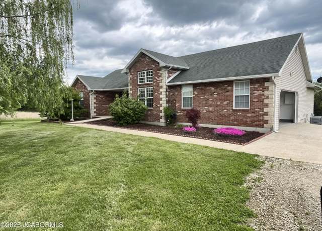 Property at 31500 Skyline Dr, California, MO 65018, 5 beds, 3 baths
