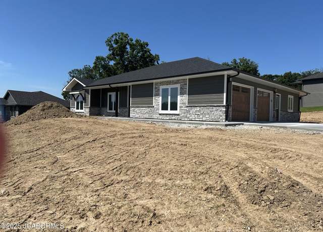 Property at 1215 Summerfield Dr, Jefferson City, MO 65109, 3 beds, 2 baths