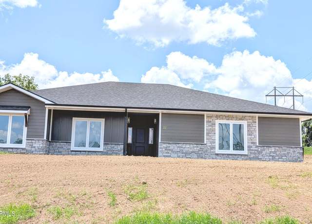 Property at 1215 Summerfield Dr, Jefferson City, MO 65109, 3 beds, 2 baths