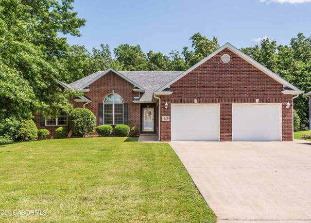 Property at 210 Madelines Park Cir, Jefferson City, MO 65109, 4 beds, 3 baths