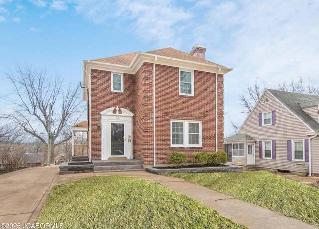 Property at 713 Ewing Dr, Jefferson City, MO 65101, 3 beds, 2.5 baths