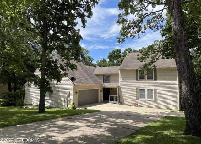 Property at 1744 Engelwood Dr, Jefferson City, MO 65101, 4 beds, 4.5 baths