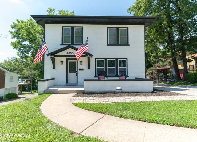 Property at 1300 Moreland Ave, Jefferson City, MO 65101, 4 beds, 3 baths