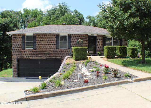Property at 304 Fredricks Ct, Jefferson City, MO 65101, 3 beds, 2 baths