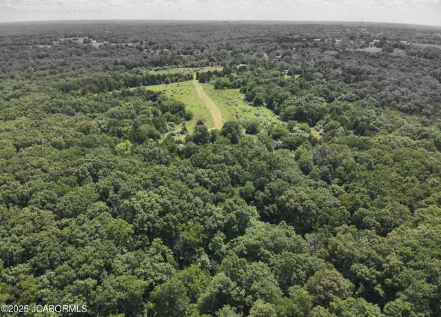 Property at 423 Van Horn Rd, Holts Summit, MO 65043, 5 beds, 4.5 baths