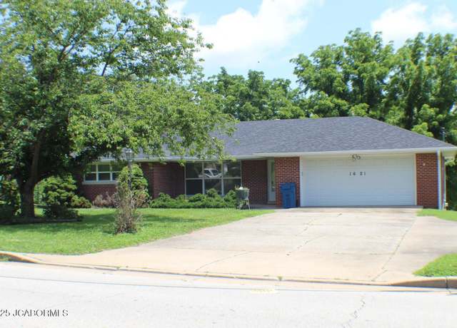 Property at 1621 Green Berry Rd, Jefferson City, MO 65101, 3 beds, 3 baths
