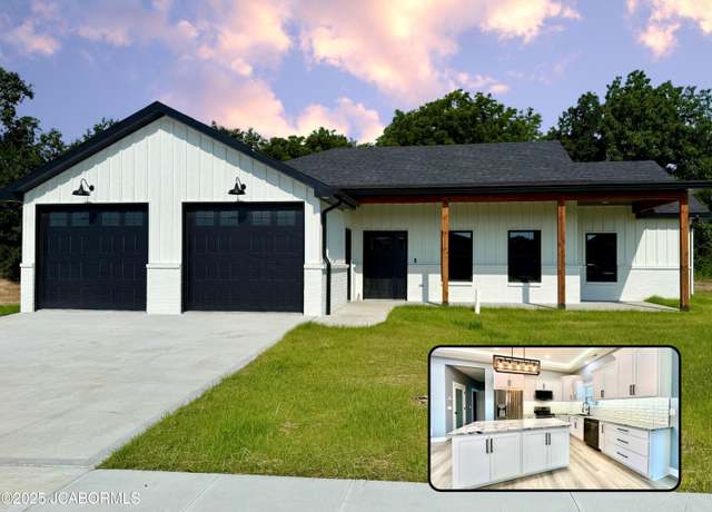 Property at 758 Vine Dr, Holts Summit, MO 65043, 3 beds, 2 baths