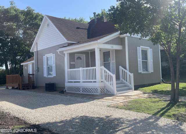 Property at 722 W Monroe St, Mexico, MO 65265, 2 beds, 1 bath
