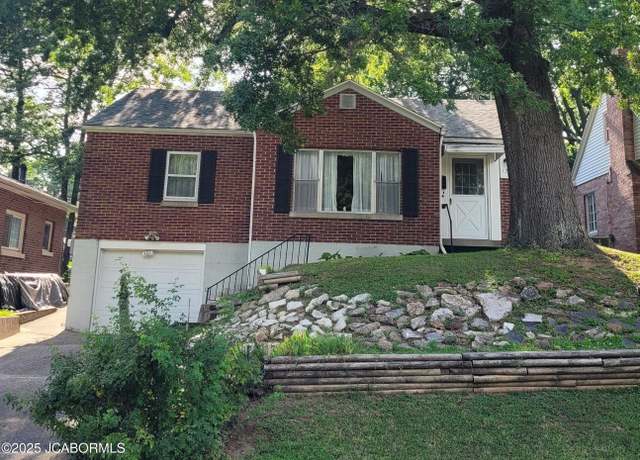 Property at 121 Lavinia St, Jefferson City, MO 65109, 4 beds, 1 bath
