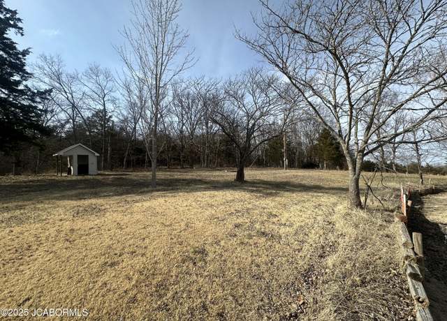 Property at 28 Monroe Hills Ln, Linn, MO 65051, 3 beds, 2 baths