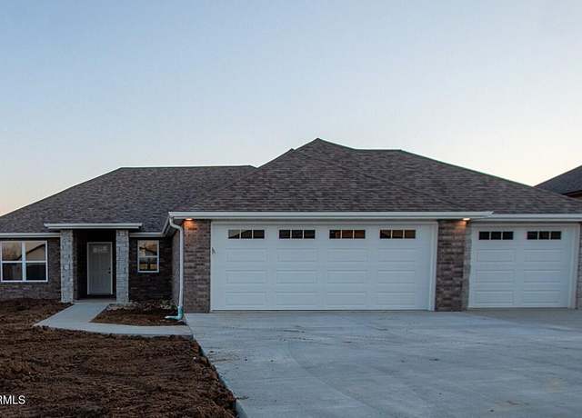Property at 235 Rosewood Ct, Holts Summit, MO 65043, 3 beds, 2 baths