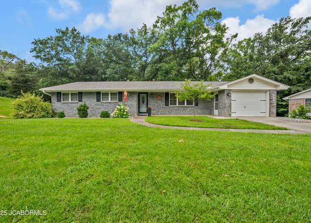 Property at 727 Dean Dr, Jefferson City, MO 65109, 3 beds, 2.5 baths