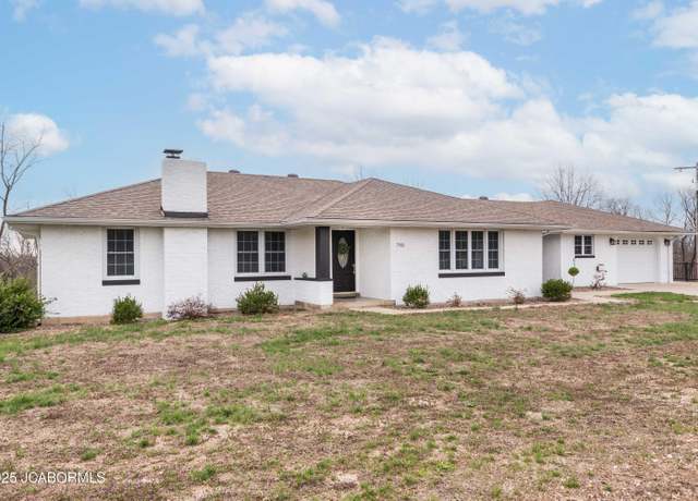 Property at 795 Vine St, St. Elizabeth, MO 65075, 4 beds, 3.5 baths