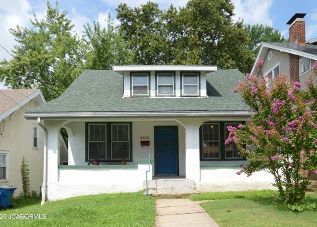 Property at 206 Vista Rd, Jefferson City, MO 65109, 4 beds, 2 baths