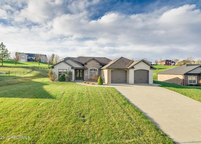 Property at 1316 Thayer Rd, Jefferson City, MO 65101, 3 beds, 2.5 baths