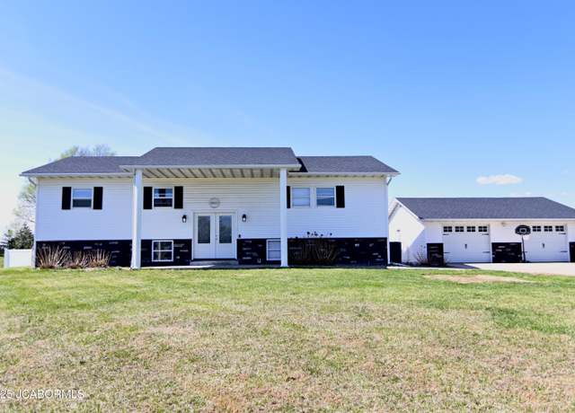 Property at 10011 Hinton Ln, Centertown, MO 65023, 3 beds, 3.5 baths