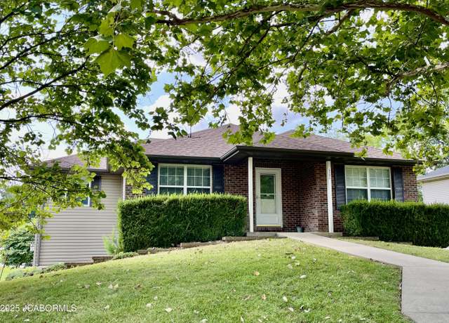 Property at 5301 Kenview Dr, Jefferson City, MO 65109, 3 beds, 2 baths