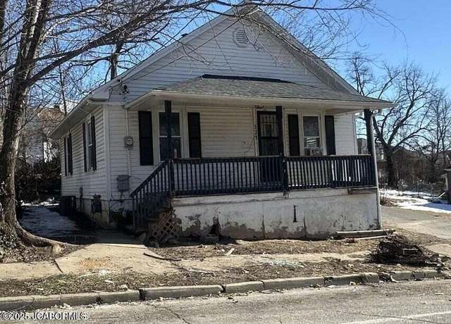 Property at 603 Ohio St, Jefferson City, MO 65109, 3 beds, 2 baths